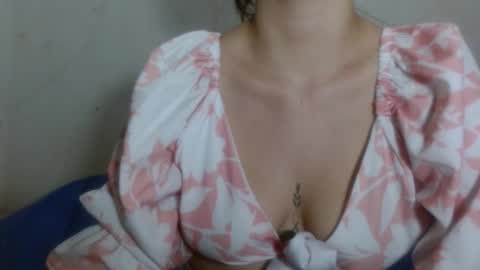 Snapshot of hot_and_complacent_latin chatting on 01.17.26 hot_and_complacent_latin online show from 01.17.26