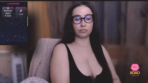 Snapshot of hot_big_ass chatting on 09.28.25 v online show from 09.28.25