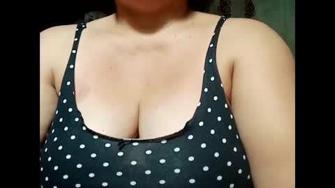 Snapshot of hot_boobs21 chatting on 12.19.24 hot_boobs21 online show from 12.19.24