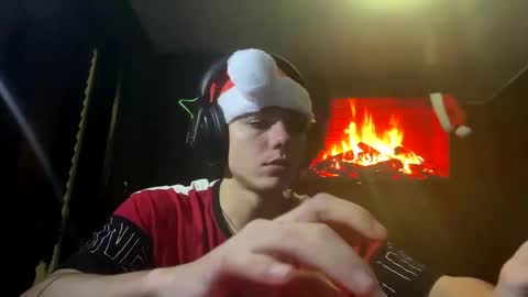 Snapshot of hot_boy_2002_ chatting on 12.29.24 Hot boy 2002 online show from 12.29.24