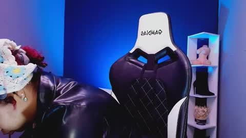 hot chocolate 4u online show from 11.11.25