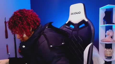 Snapshot of hot_chocolate_4u chatting on 12.16.25 hot chocolate 4u online show from 12.16.25