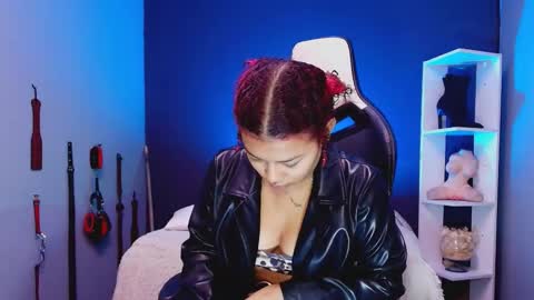 Snapshot of hot_chocolate_4u chatting on 12.19.25 hot chocolate 4u online show from 12.19.25