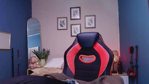 Snapshot of hot_chocolate_4u chatting on 02.13.26 hot chocolate 4u online show from 02.13.26