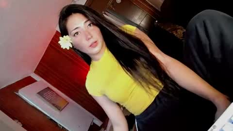 its me CLAUDIA online show from 08.06.26
