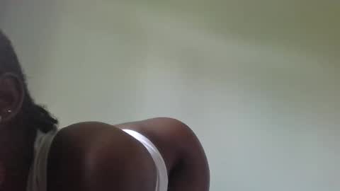 Snapshot of hot_jasmin08 chatting on 12.22.24 tasha online show from 12.22.24