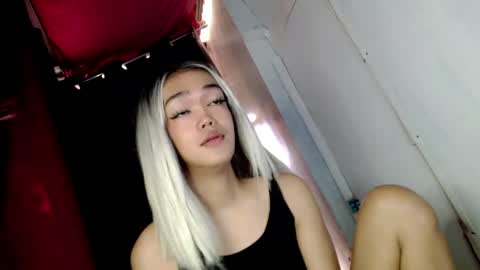 hot_moma69 online show from 04.20.26