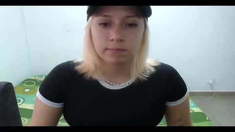 Snapshot of hot_mommymia chatting on 02.09.25 Mia online show from 02.09.25