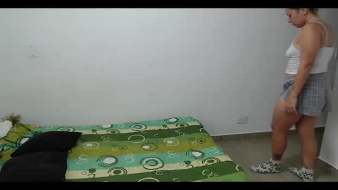 Snapshot of hot_mommymia chatting on 02.11.25 Mia online show from 02.11.25