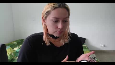 Snapshot of hot_mommymia chatting on 02.13.25 Mia online show from 02.13.25