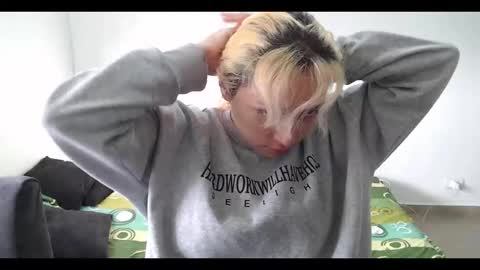 Snapshot of hot_mommymia chatting on 02.15.25 Mia online show from 02.15.25