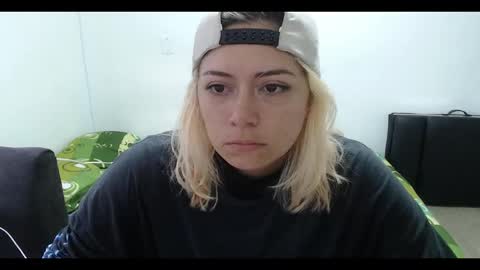 Snapshot of hot_mommymia chatting on 02.21.25 Mia online show from 02.21.25