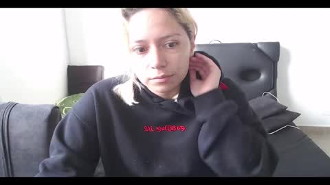 Snapshot of hot_mommymia chatting on 02.26.25 Mia online show from 02.26.25