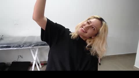 Snapshot of hot_mommymia chatting on 03.03.25 Mia online show from 03.03.25