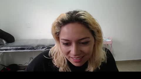 Snapshot of hot_mommymia chatting on 03.04.25 Mia online show from 03.04.25