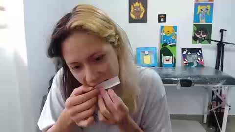 Snapshot of hot_mommymia chatting on 09.19.25 Mia online show from 09.19.25