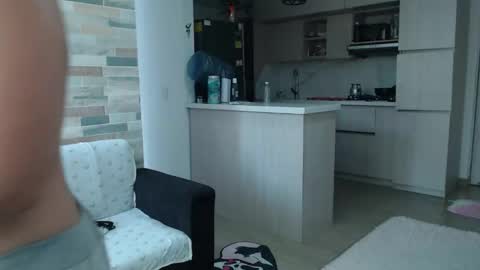 Snapshot of hot_mommymia chatting on 09.28.25 Mia online show from 09.28.25