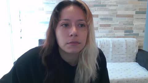 Snapshot of hot_mommymia chatting on 10.08.25 Mia online show from 10.08.25