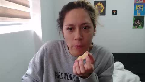 Snapshot of hot_mommymia chatting on 10.12.25 Mia online show from 10.12.25