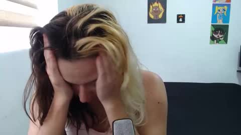 Snapshot of hot_mommymia chatting on 10.14.25 Mia online show from 10.14.25