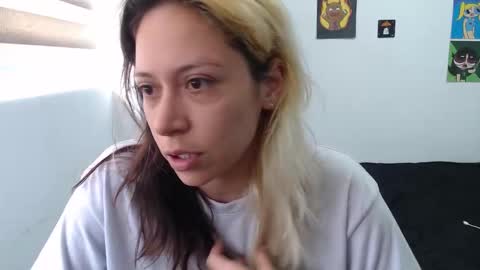 Snapshot of hot_mommymia chatting on 10.15.25 Mia online show from 10.15.25