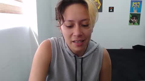 Snapshot of hot_mommymia chatting on 10.19.25 Mia online show from 10.19.25