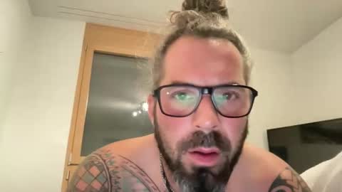 Snapshot of hot_sex83 chatting on 12.18.25 letmedoo2 online show from 12.18.25