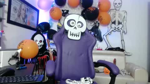 Snapshot of hot_sexy_bunny chatting on 10.31.25 hot sexy bunny online show from 10.31.25