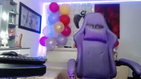 Snapshot of hot_sexy_bunny chatting on 11.18.25 hot sexy bunny online show from 11.18.25