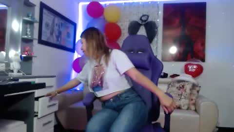 Snapshot of hot_sexy_bunny chatting on 11.19.25 hot sexy bunny online show from 11.19.25