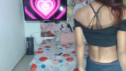 Snapshot of hot_skiiny chatting on 10.19.25 hot_skiiny online show from 10.19.25