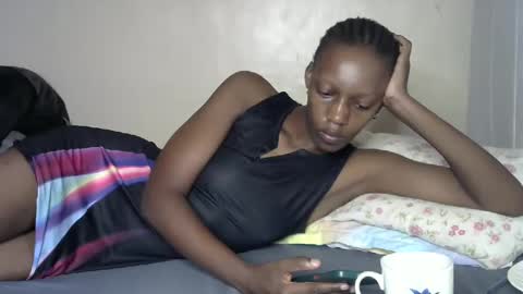 Snapshot of hot_slimcutie chatting on 03.04.25 slimcute online show from 03.04.25