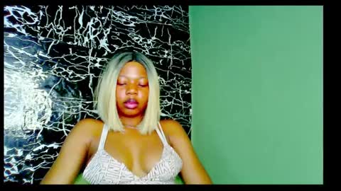 Snapshot of hot_stellaa chatting on 12.23.24 Stella online show from 12.23.24