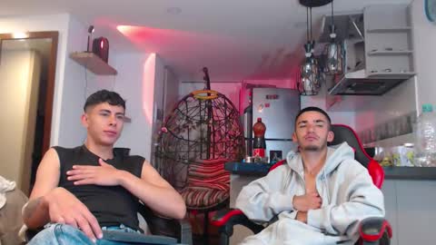hot_twinks83 online show from 10.09.25