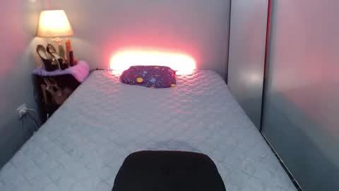 Snapshot of hot_vexana chatting on 11.12.25 RODA online show from 11.12.25