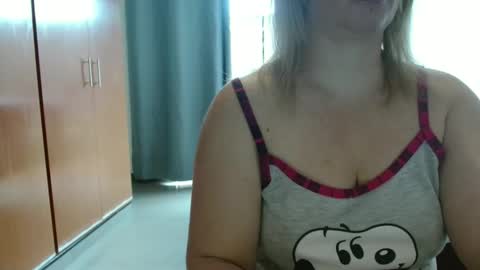 Snapshot of hot_wiffe chatting on 12.14.25 couple without tabus online show from 12.14.25