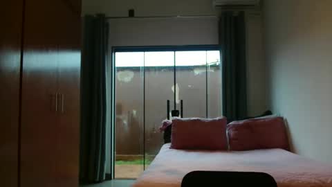 Snapshot of hot_wiffe chatting on 12.16.25 couple without tabus online show from 12.16.25