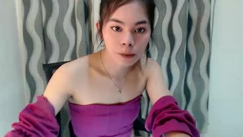 Snapshot of hot_yanna143 chatting on 05.27.26 Yanna online show from 05.27.26