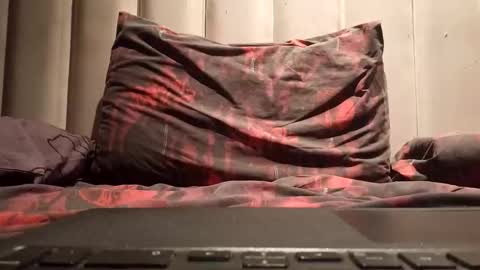 Snapshot of hotbeast00 chatting on 12.14.25 hotbeast00 online show from 12.14.25