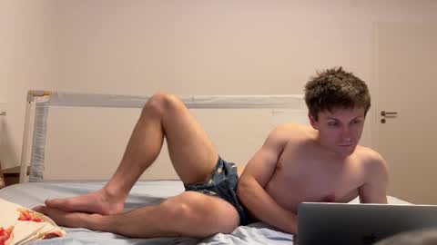 Snapshot of hotboyfeet92 chatting on 02.20.25 hotboyfeet92 online show from 02.20.25