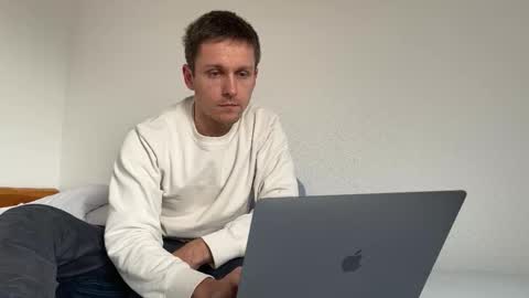 Snapshot of hotboyfeet92 chatting on 11.07.25 hotboyfeet92 online show from 11.07.25