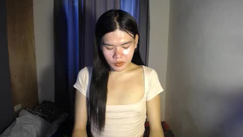 Snapshot of hotbunnyrainx chatting on 10.16.25 rain online show from 10.16.25