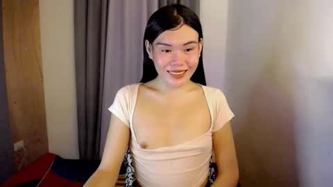 Snapshot of hotbunnyrainx chatting on 10.18.25 rain online show from 10.18.25