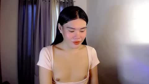 Snapshot of hotbunnyrainx chatting on 10.25.25 rain online show from 10.25.25