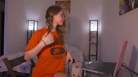 Snapshot of hotchillylovers chatting on 02.17.25 NICK AND NORA online show from 02.17.25