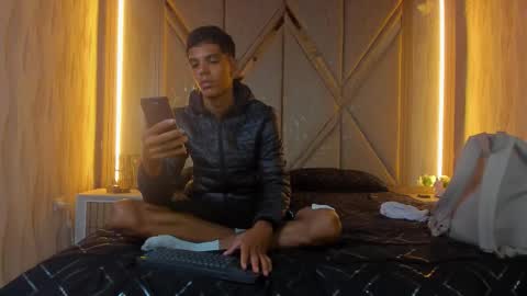 hotcouple_222 online show from 11.24.25