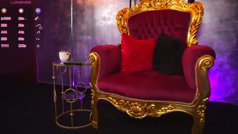 Snapshot of hotdesy_ chatting on 01.25.25 Mistress online show from 01.25.25