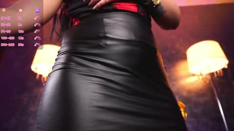 Snapshot of hotdesy_ chatting on 01.26.25 Mistress online show from 01.26.25