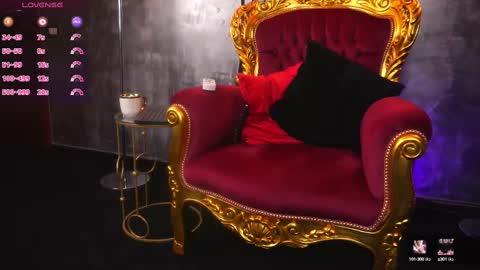 Snapshot of hotdesy_ chatting on 02.15.25 Mistress online show from 02.15.25