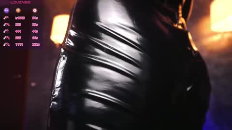 Snapshot of hotdesy_ chatting on 02.28.25 Mistress online show from 02.28.25